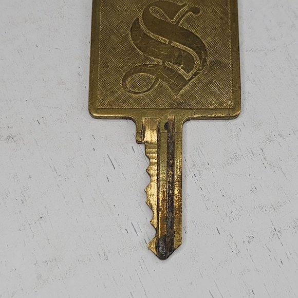 Vintage Hotel Room Key S Logo Room 1005 - Picture 6 of 8
